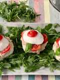 Burger di mozzarella, con tonno maionese capperi e basilico fresco