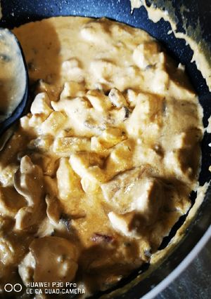 Tejszínes gombás csirkeragu recept fotója