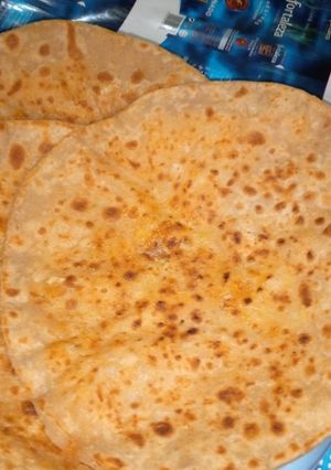A picture of Aloo walay parathay.