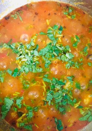 બટાકા નું રસાવાળું શાક (Bataka Rasavalu Shak Recipe In Gujarati) રેસીપી મુખ્ય ફોટો