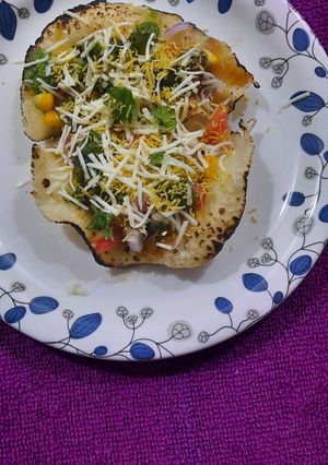 ખીચિયા પાપડ ચાટ (Khichiya Papad Chaat Recipe In Gujarati) રેસીપી મુખ્ય ફોટો