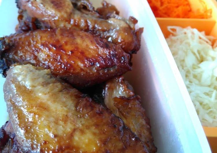 Tasty fried chicken wings