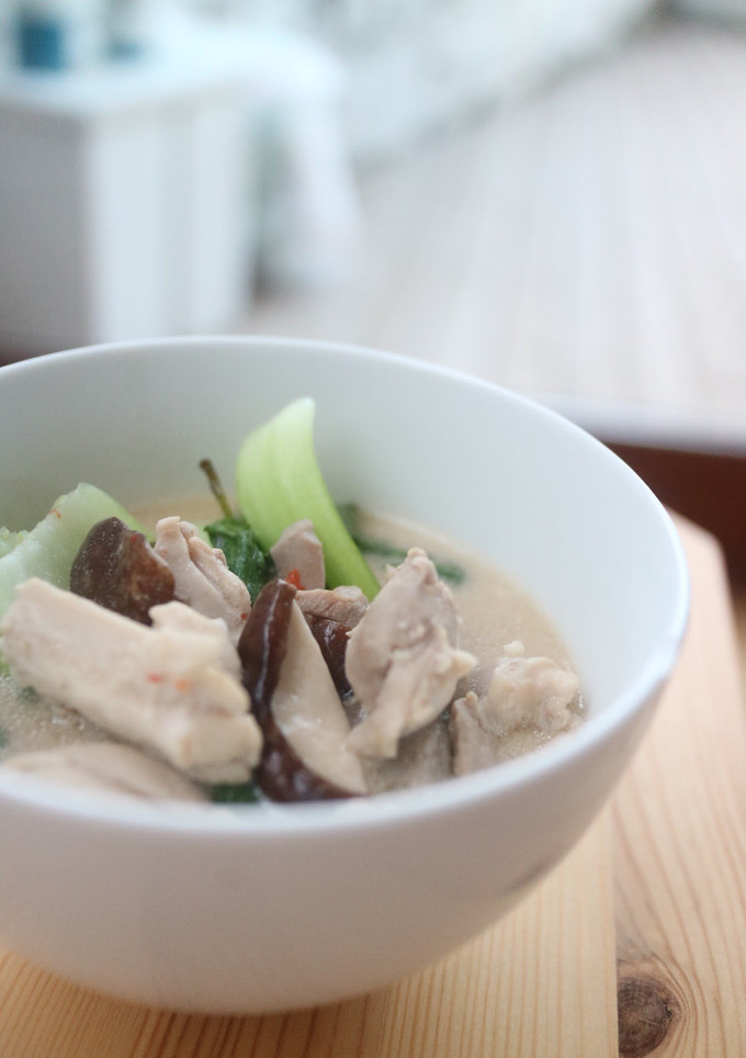 A picture of Coconut Soup With Chicken.