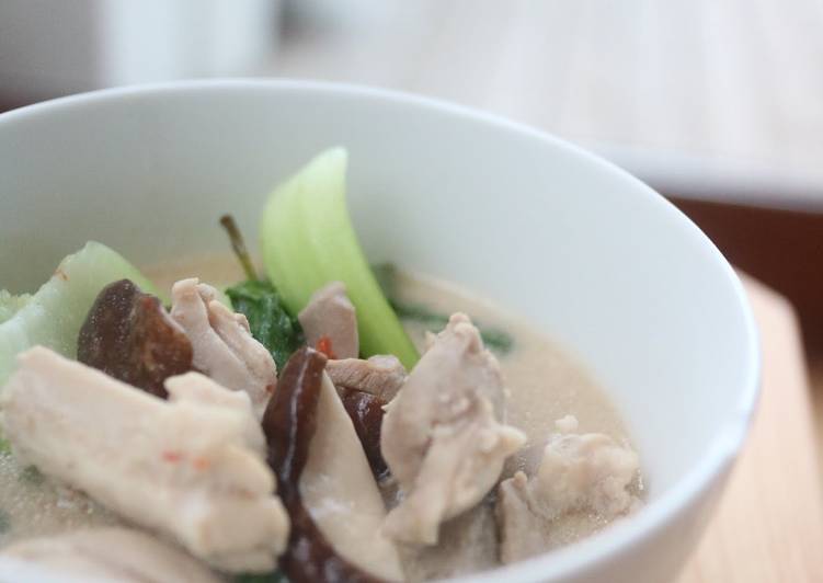 Simple Way to Prepare Award-winning Coconut Soup With Chicken