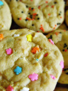 A picture of Cake Batter Pudding Cookies.
