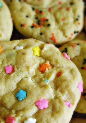 A picture of Cake Batter Pudding Cookies.