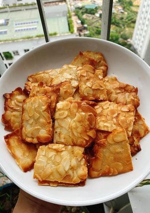 Hình của món Bánh ngói hạnh nhân.