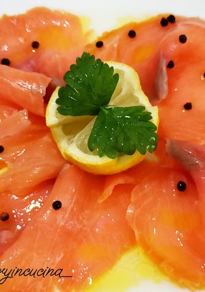 Foto di Carpaccio di salmone affumicato