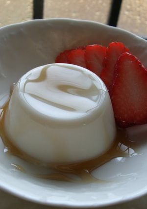 A picture of Milk Pudding with Maple Syrup.
