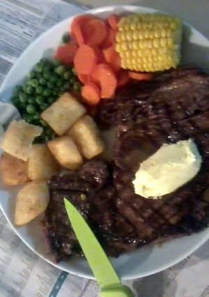 A picture of Garlic Butter Steak, Crunchy Potatoes & Vegetables!.