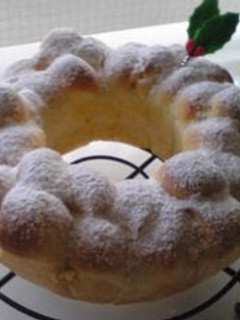 A picture of Milky Wreath Bread.