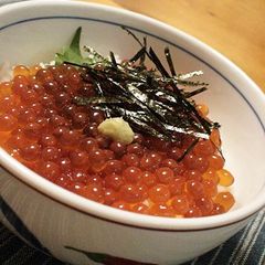 A picture of Soy Sauce Marinated Salmon Roe Salmon Rice Bowl.