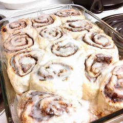 A picture of 7-up Cinnamon Rolls.