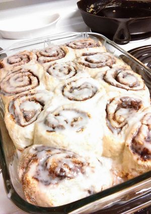 A picture of 7-up Cinnamon Rolls.