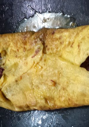A picture of Nanay's Corned Beef Omelet.