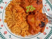 Una foto de estofado de pollo con arroz