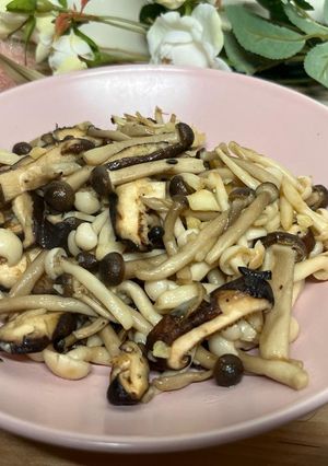 蒜香奶油炒雜菌 (可素食) 的食譜成品照片
