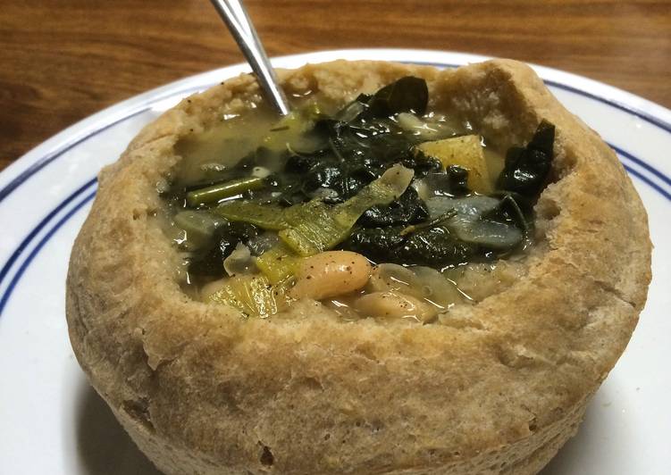 Get Breakfast of White Bean And Kale Soup