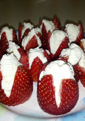 A picture of Cheesecake Stuffed Strawberries.