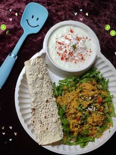 મિક્સ વેજ પાલક ખીચડી (Mix Veg Palak Khichdi Recipe In Gujarati) રેસીપી મુખ્ય ફોટો
