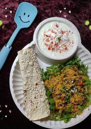 મિક્સ વેજ પાલક ખીચડી (Mix Veg Palak Khichdi Recipe In Gujarati) રેસીપી મુખ્ય ફોટો