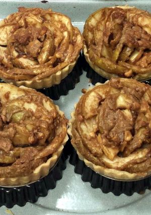 A picture of Peanut Butter Apple Tarts.