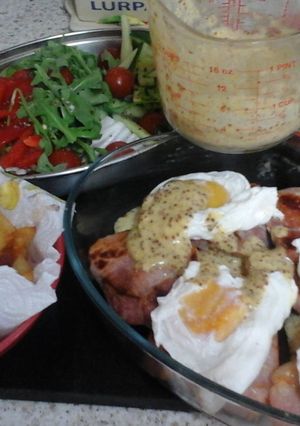 A picture of My Poached Egg and Seared Gammon with Homemade Hollandaise Sauce 😉😀.