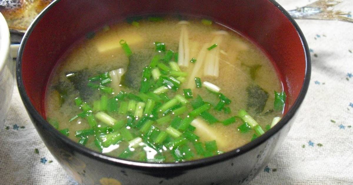 My Family's Staple Dish Enoki Mushroom Miso Soup Recipe by cookpad