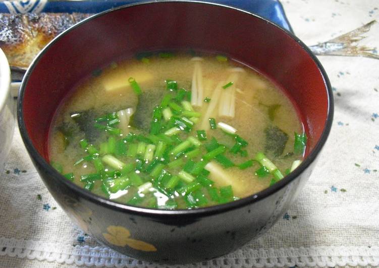 Step-by-Step Guide to Make My Family&#39;s Staple Dish Enoki Mushroom Miso Soup