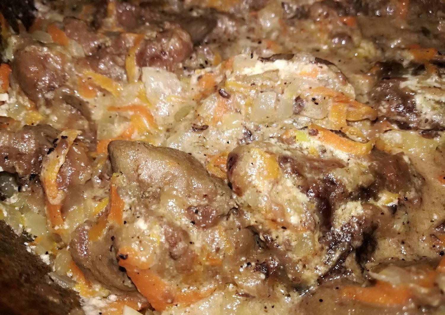Печень говяжья в сметане с луком на сковороде в подливе мягкая рецепт с фото пошагово