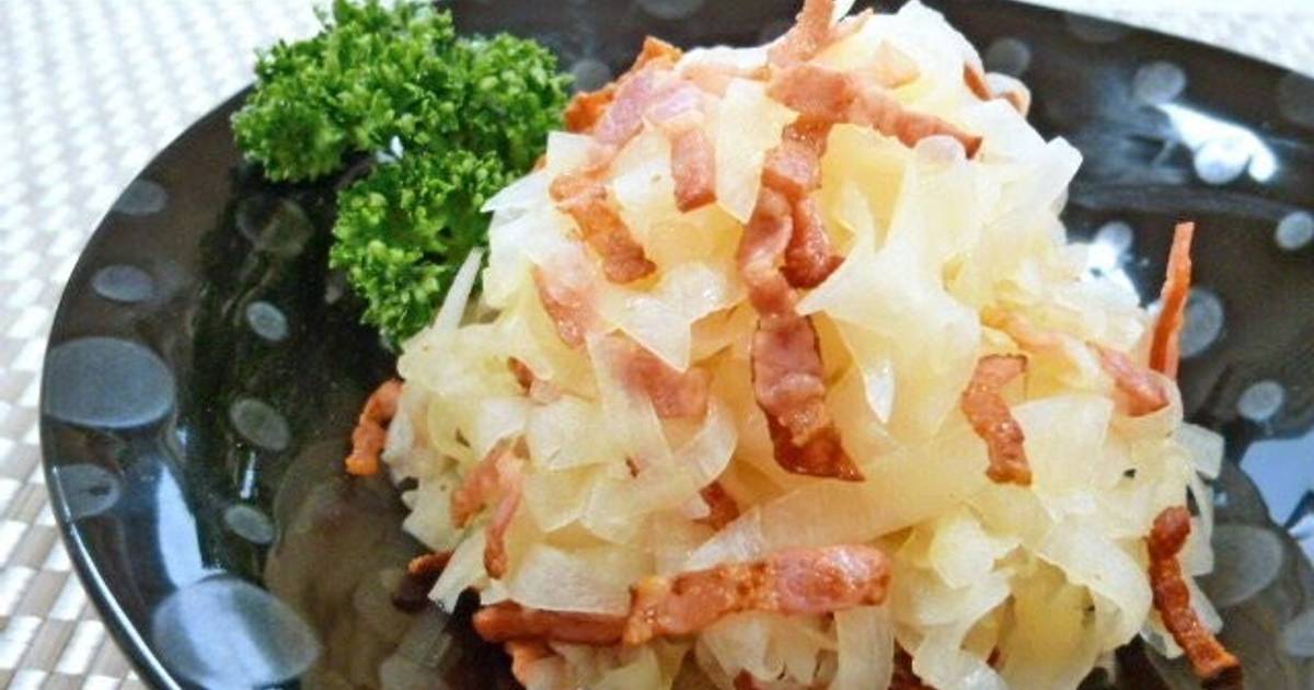 An Easy Side Dish Salad with Crispy Bacon and Daikon Radish Recipe by