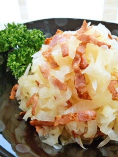 A picture of An Easy Side Dish Salad with Crispy Bacon and Daikon Radish.