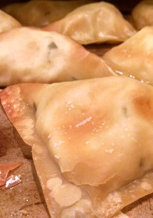 A picture of Skinny Girl Crab Rangoon Bombs.