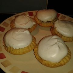 A picture of Valentines meringue tarts.
