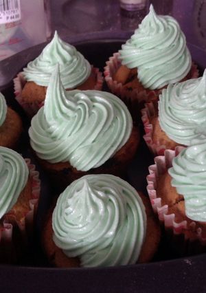 A picture of Banana Cupcakes with honey cinamon frosting or white chocolate frosting.