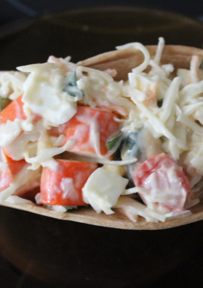Una foto de Barquitas de trigo con ensalada de marisco