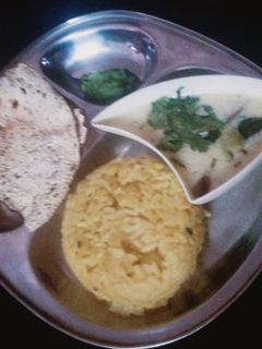 गुजराती कढ़ी(gujarati kadhi recipe in hindi) रेसिपी मुख्य फोटो