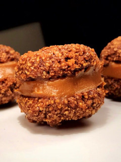 Una foto de Alfajores de chocolate saludables. Con avena y dulce de leche