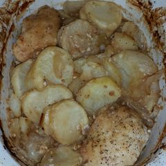 A picture of Chicken with Onions and Potatoes.