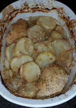 A picture of Chicken with Onions and Potatoes.