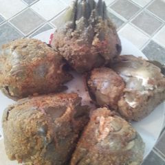 A picture of Muguiro style stuffed artichokes.