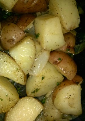 A picture of Oven Baked Parsley Red Potatoes.