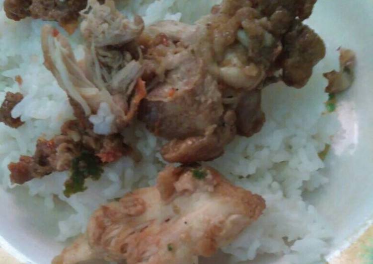 Ayam penyet sambal terasi daun jeruk