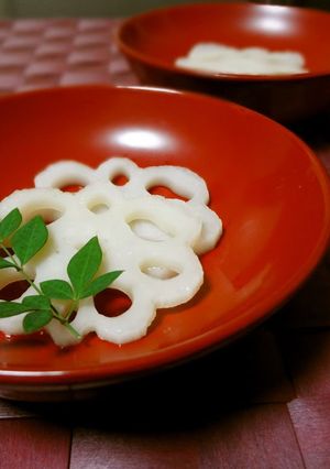 A picture of Pickled Lotus Root.