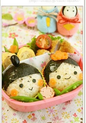 A picture of Simple Hina Doll Onigiri for Bento.