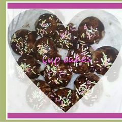 A picture of Appe cupcakes.