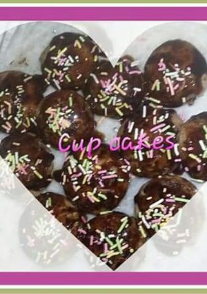 A picture of Appe cupcakes.