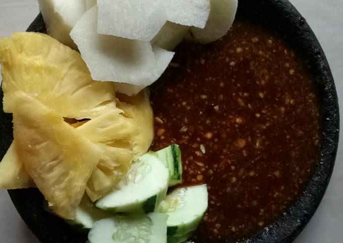 Bagaimana Membuat Rujak buah Anti Gagal