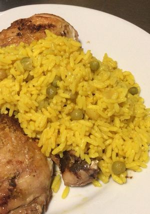 Foto principal de Pollo al estragón con arroz azafranado