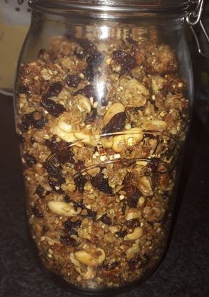 A picture of Almond and walnut granola.